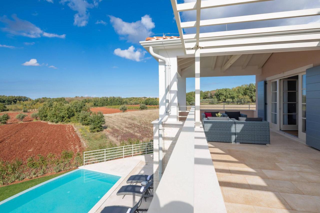 Villa Blanche By Ilc Brtonigla Luaran gambar